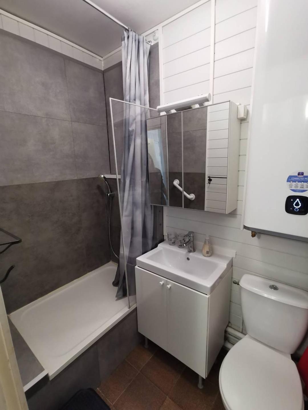 As18262 - Studio En Centre Ville Ле-Гро-дю-Руа Экстерьер фото